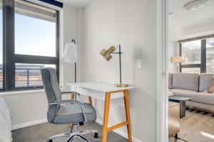 Congress Park 2BR w Gym Pool nr shops dining DEN-135