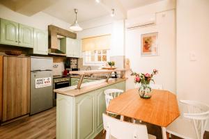 Melos House - Charming Apartment with Jacuzzi in the Heart of the City Perfect for Memorable Summer Experiences By Villa Mana Gers