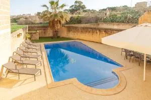 Centre Island Gozitan Farmhouse & Pool - Happy Rentals - Kerċem