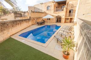 Centre Island Gozitan Farmhouse & Pool - Happy Rentals