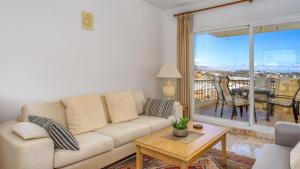 Seaview apt with pool by Costarentals - Ref 188