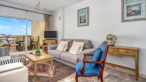Seaview apt with pool by Costarentals - Ref 188