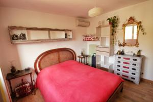Maisons de vacances Le Jardin Suspendu Gite avec piscine et jacuzzi pour 12 personnes : photos des chambres