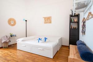 GuestHost - Marina Terrace Apartment