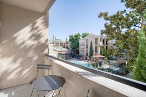 Walnut Creek 2BR w Pool Gym WD nr BART SFO-1051