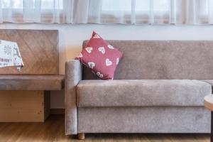 Les Ciases Chalets Dolomites Apt 6