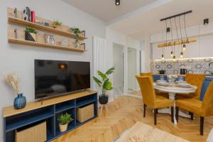 Westfield Burakowska Apartment with Parking by Noclegi Renters