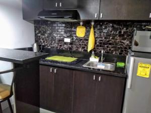 ADB Tower 1 bedroom with fast wifi and Netflix at Ortigas across Robinsons Galleria