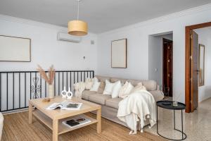 Luxury villa with pool by Costarentals - Ref 53