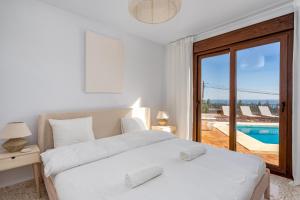 Luxury villa with pool by Costarentals - Ref 53