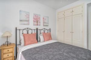 Stunning seaview apartment by Costarentals- Ref 65