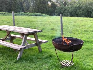 Home Farm Radnage 3 Glamping Bell Tent, with Log Burner and Fire Pit