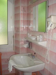 Hotels Au Royal Hotel : photos des chambres