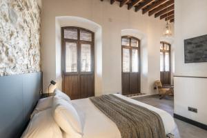 Trajano Premium Estudios by Ĥ