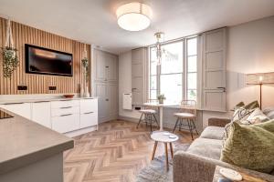 Artizans Den - central, Japandi style