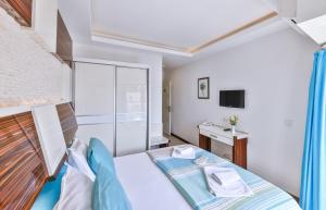 Deluxe Double Room with Side Sea View room in Hotel Sonne - Adults Only