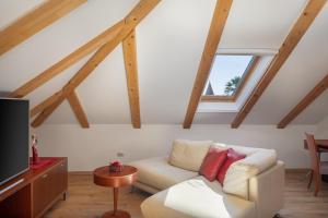 Romantic Attic Apartment