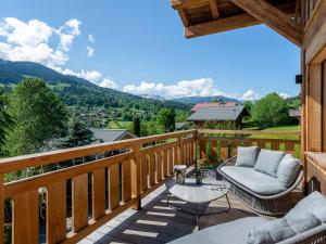 Chalet Luxe 12 Pers. Face aux Pistes avec Skiroom, Garage, Salle de Sport et Services Inclus - FR-1-569-19