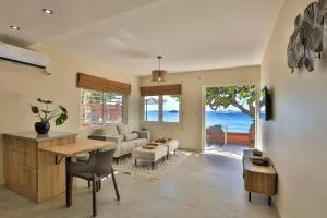 Hamaka condo a beachfront retreat on Simpson Bay Beach - Koolbaai