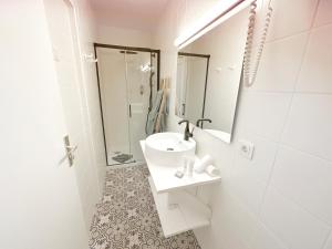 Hotels Blanc Sable Hotel : photos des chambres