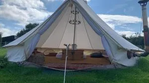 Home Farm Radnage Glamping Bell Tent 6, with Log Burner and Fire Pit - Chinnor