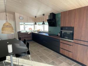 Holiday Home Hinda - 1-2km from the sea by Interhome