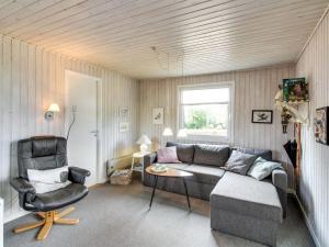 Holiday Home Theodor - 180m to the inlet by Interhome