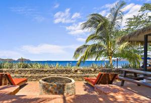 Playa Potrero - beachfront Villa, big private pool - Casa Bella Catalina