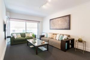 Sun & Sea Suite, Kavouri