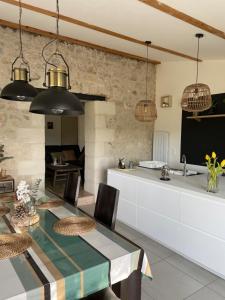 Maisons de vacances Le Petit Chai Fronsadais : photos des chambres