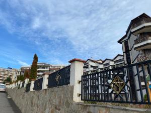 Royal Palm Studio with Seaview