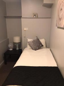 Single Room room in Queens Guesthouse Manchester
