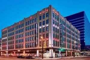 密尔沃基市中心万豪春季山丘套房酒店 - 密尔沃基