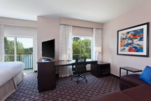 King Studio with Sofa Bed and Balcony room in Residence Inn by Marriott Seattle Sea-Tac Airport