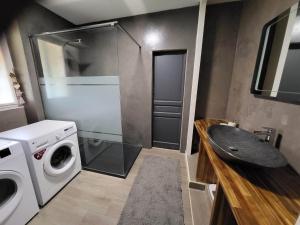 Maisons de vacances Magnifique maison perigourdine avec piscine : photos des chambres