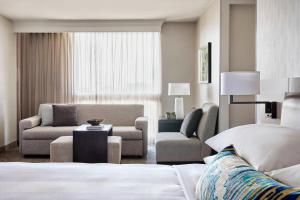 Larger Guest room, 1 King, Sofa bed, Corner room room in Los Angeles Airport Marriott