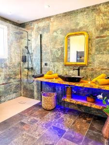 Villas love room Villa Des Charmes-34450 vias : photos des chambres