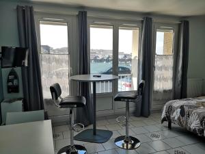 Abri Côtier-3 étoiles-vue imprenable sur port de plaisance