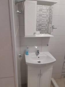 Twoo rooms flat with parking 1