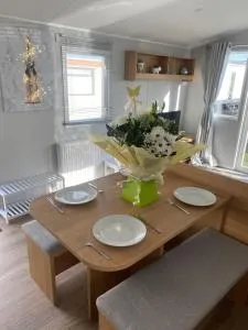 Stylish 3 Bedroom caravan near the Beach - 内兹岬附近沃尔顿