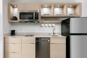 Queen Studio room in TownePlace Suites by Marriott Oconomowoc