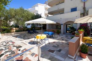 Apartments by the sea Slatine, Ciovo - 10435
