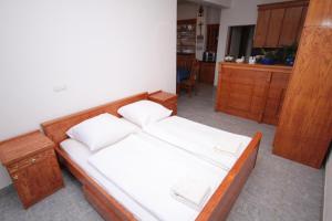Apartments by the sea Slatine, Ciovo - 10435