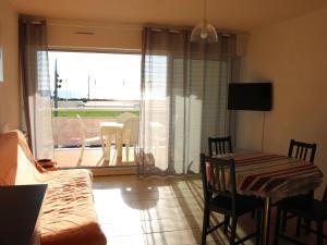 Studio cabine 4 pers. à Biscarrosse Plage, face océan, ménage inclu - FR-1-319-218