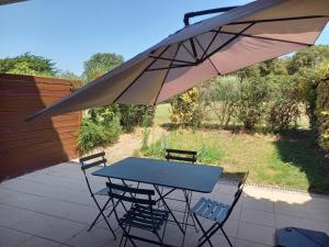 Maisons de vacances Maison 40m² avec piscine, WiFi et jardin prive – Ideale pour 4 personnes a Notre-Dame-de-Monts - FR-1-540-145 : photos des chambres