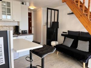 Studio mezzanine proche mer avec balcon - FR-1-197-558