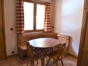 Appartements Appartement en Chalet - Terrasse, Proche Pistes, Centre et Telepherique, Animaux Admis - FR-1-464-215 : photos des chambres