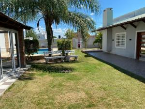 Hermosa Casa con Quincho y pileta