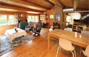 3 Bedroom Beautiful Home In Samsø