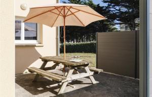 Maisons de vacances Lovely Home In Saint-germain-sur-ay With Kitchen : Maison de Vacances 3 Chambres 